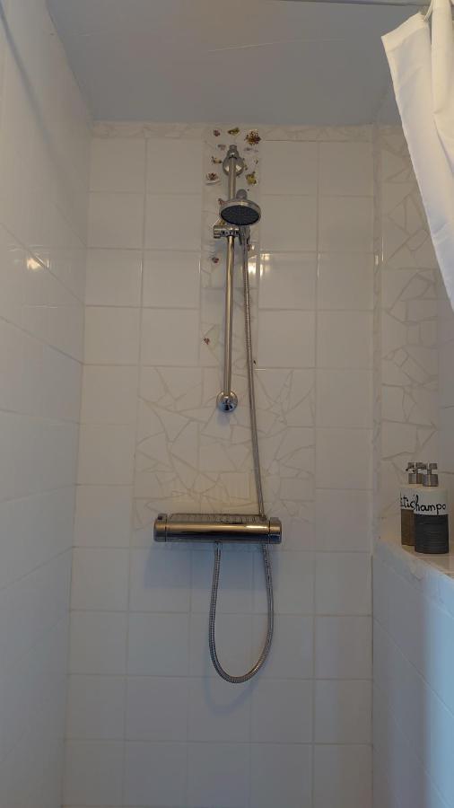 Chambre Double ou Lits Jumeaux avec Salle de Bains Privative